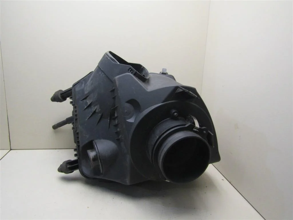 Корпус воздушного фильтра Audi A6 (C6,4F) 2005-2011  [4F0133837BE]  3.2 AUK в Вологде