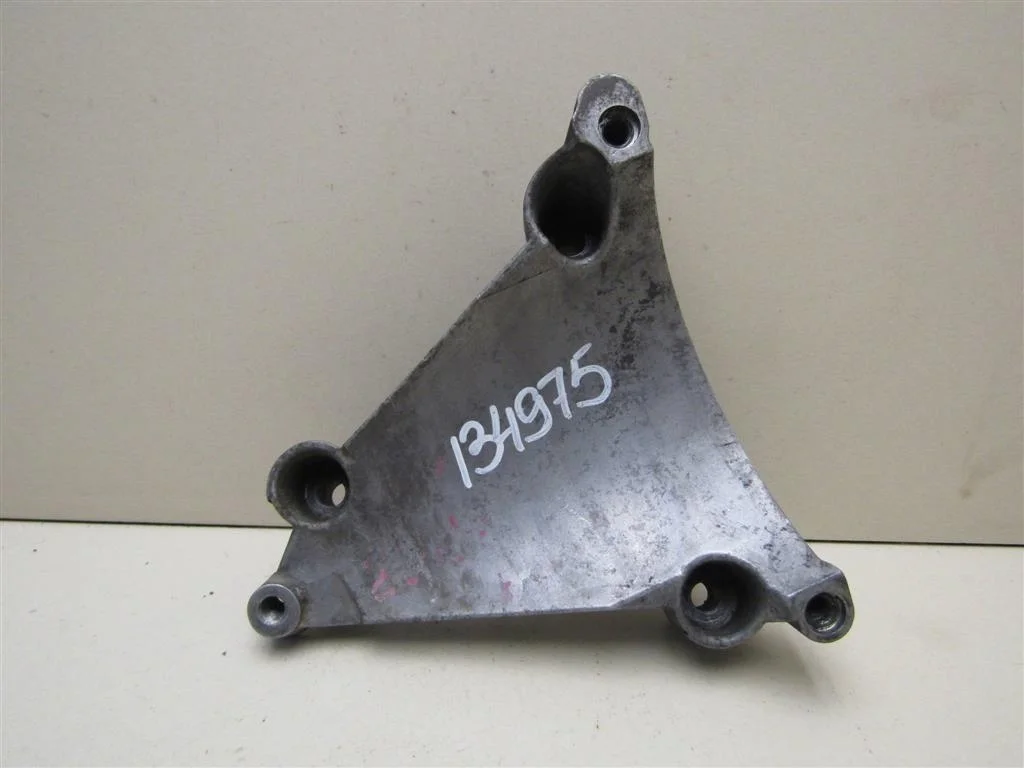 Кронштейн кондиционера Audi A6 (C6,4F) 2005-2011  [06E260835C]  3.2 AUK в Вологде