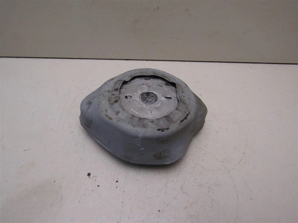 Опора КПП Audi A4 (B5) 1994-2002  [8D0399151J]  1.8 APT в Вологде