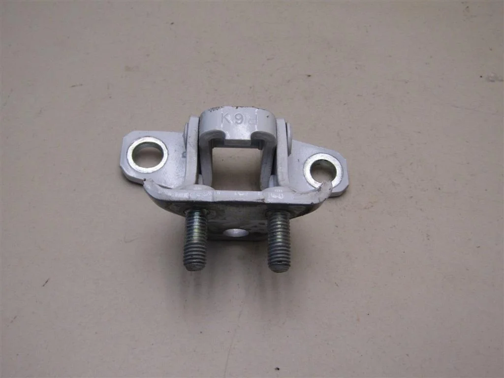 Петля двери задней правой верхняя Mitsubishi ASX 2010-2016  [5732A008]  1.8 16V 4B10 в Вологде