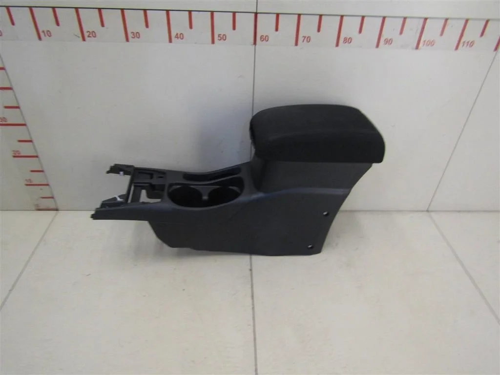 Подлокотник Mitsubishi ASX 2010-2016  [8011A085XA]  1.8 16V 4B10 в Вологде