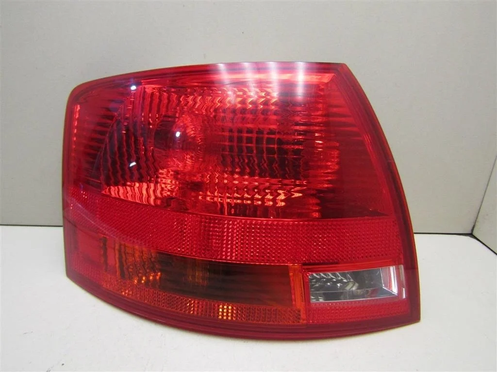 Фонарь задний наружный левый Audi A4 (B7) 2005-2007  [8E9945095E]  2.0 ALT в Вологде