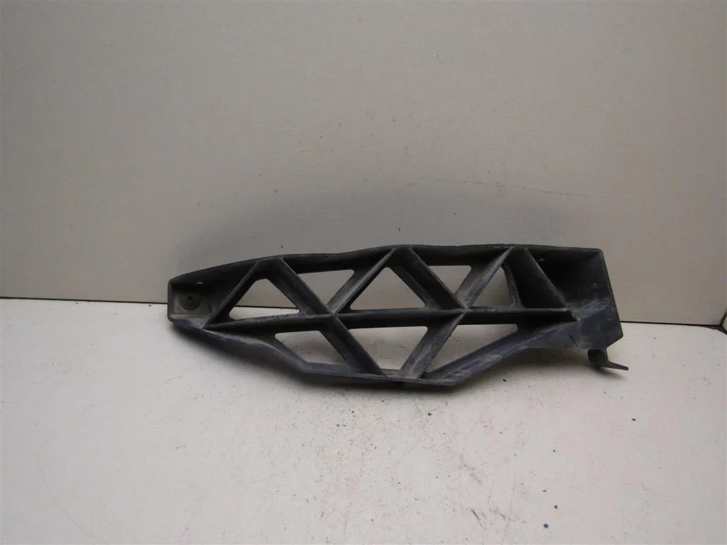 Направляющая заднего бампера левая Skoda Octavia (A5 1Z-) 2004-2013  [1Z5807393]  1.6 BSE в Вологде