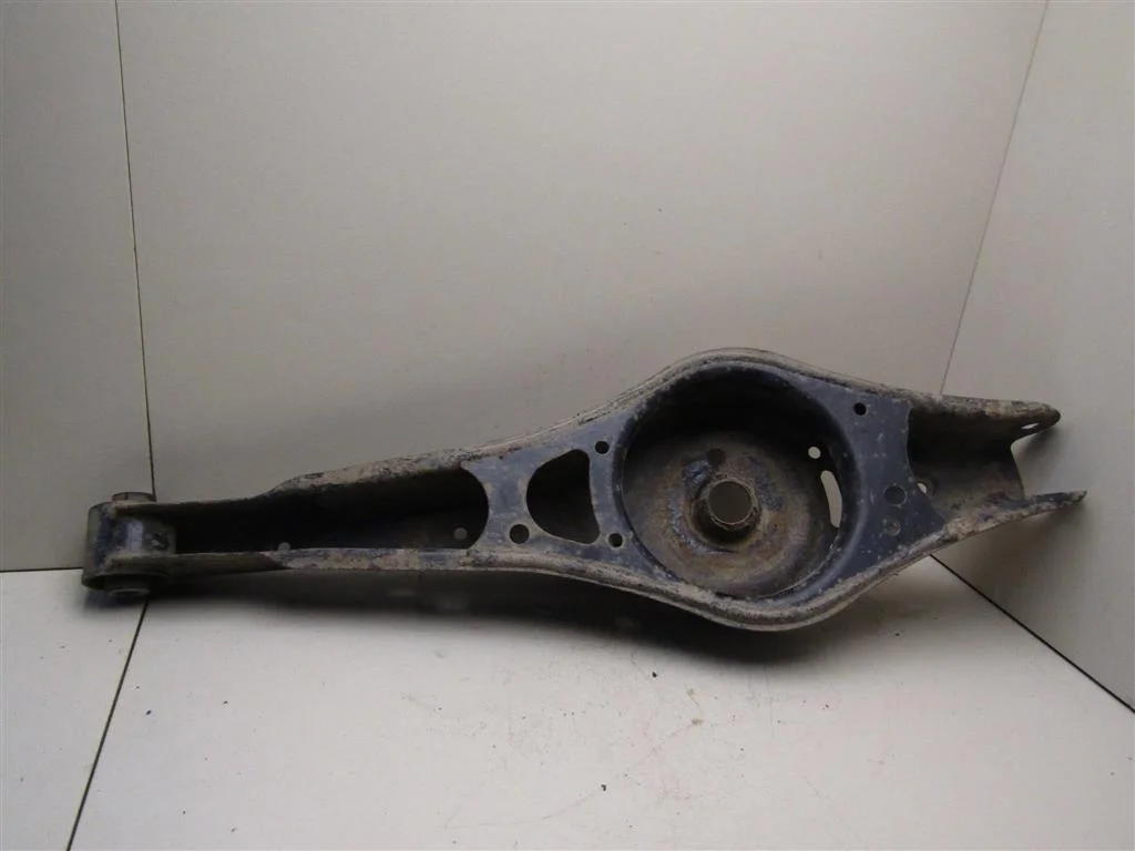 Рычаг задний нижний Skoda Octavia (A5 1Z-) 2004-2013  [1K0505311AB]  1.6 BSE в Вологде