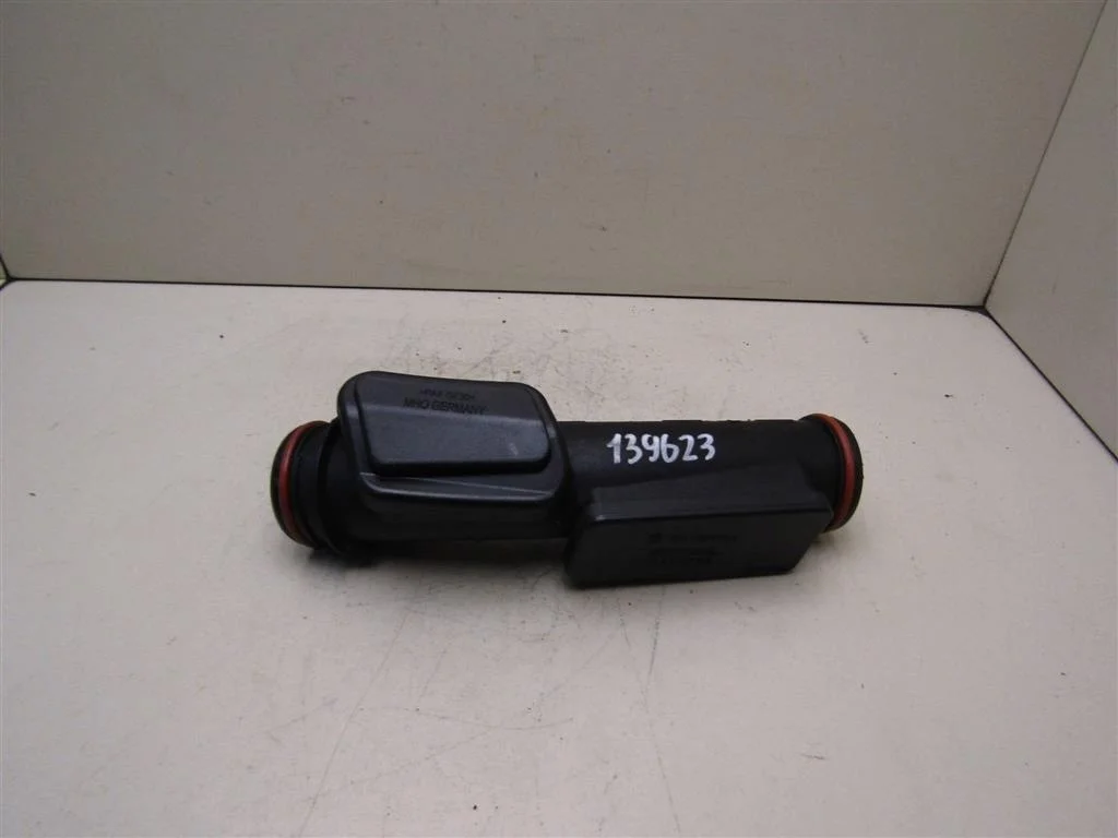 Воздуховод VW Golf V 2003-2009  [03C145674A]  1.4 BMY в Вологде