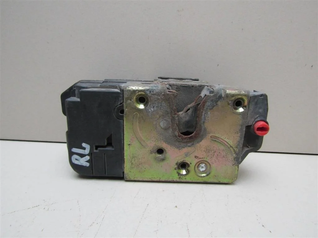 Замок двери задней левой Peugeot 206 1998-2012  [913772]  1.4 KFX в Вологде