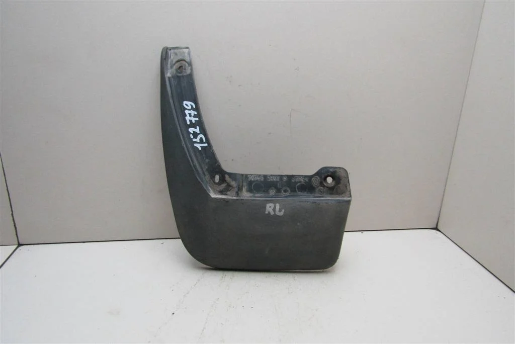 Брызговик задний левый Renault Logan II 2014-нв  [767495862R]  1.6 K7M812 в Вологде