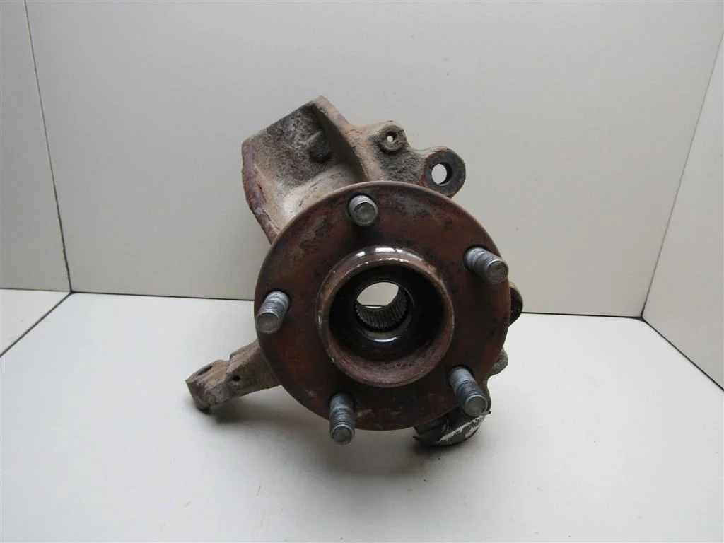 Кулак поворотный передний правый Ford Focus II 2008-2011  [1420861]  1,6 16V  SHDB в Вологде