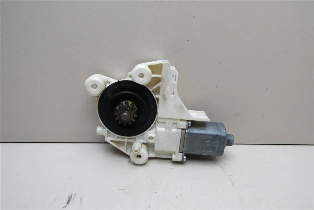 Моторчик стеклоподъемника Ford Focus II 2008-2011  [1776001]  1,6 16V  SHDB в Вологде