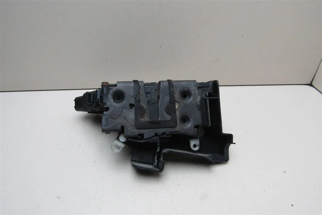 Замок двери передней правой Ford Focus II 2008-2011  [4892360]  1,6 16V  SHDB в Вологде