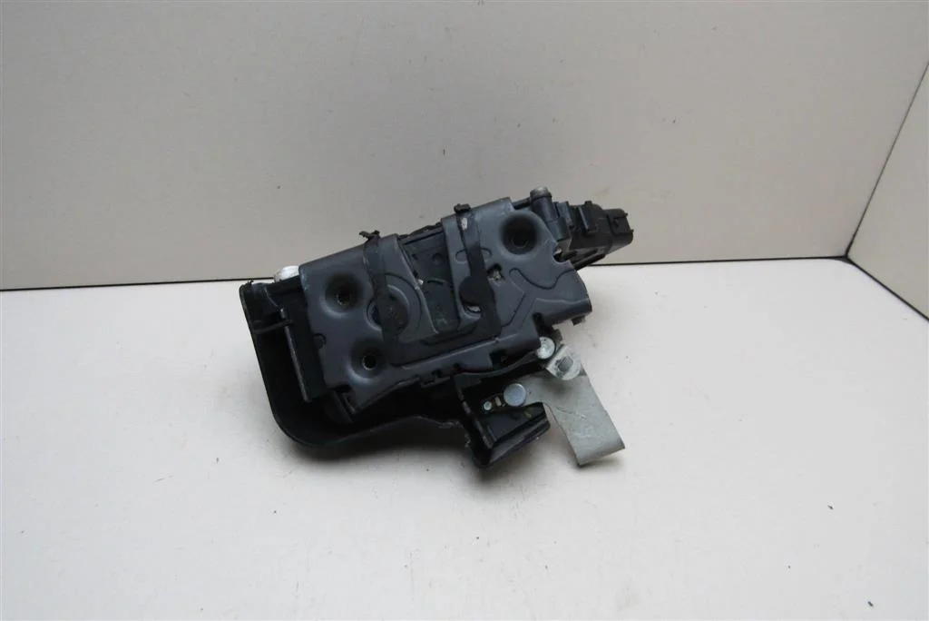 Замок двери задней левой Ford Focus II 2008-2011  [4892387]  1,6 16V  SHDB в Вологде