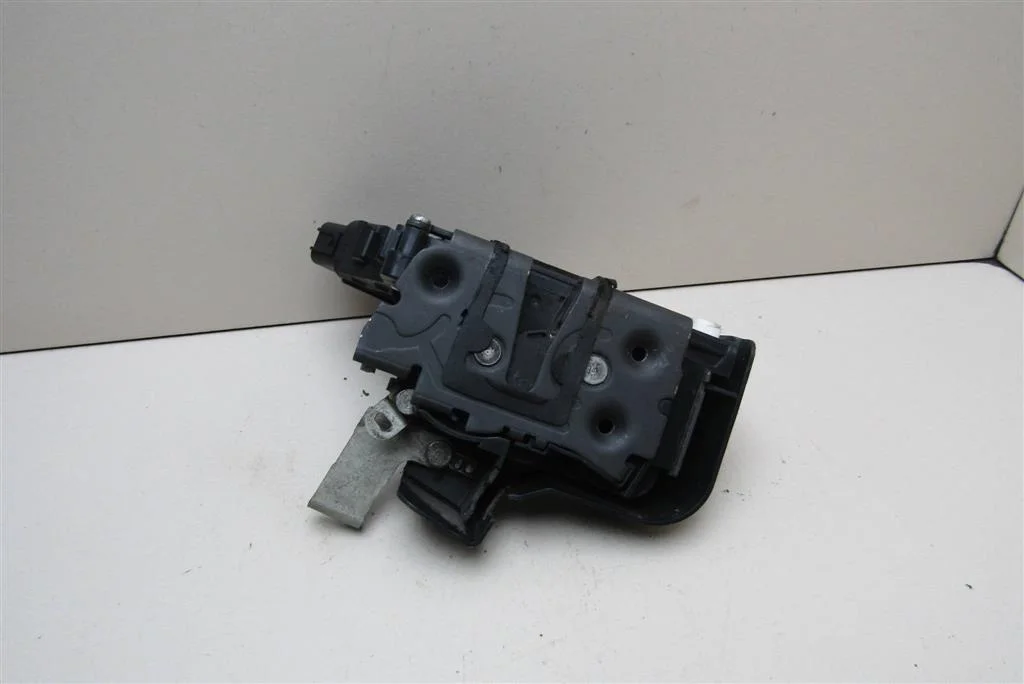 Замок двери задней правой Ford Focus II 2008-2011  [4892382]  1,6 16V  SHDB в Вологде