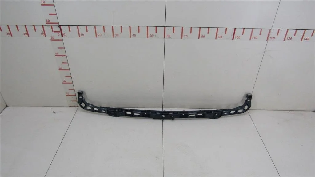 Направляющая заднего бампера центральная VW Golf VI 2009-2012  [5K6807863]  1.4 16V CGGA в Вологде