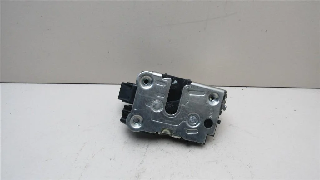 Замок двери задней правой Renault Duster 2012-2021  [825024218R]  2.0 F4R410 в Вологде