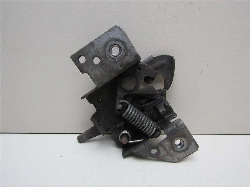 Замок капота Ford Fusion 2002-2012  [1300444]  1.6 16V FYJC  в Вологде