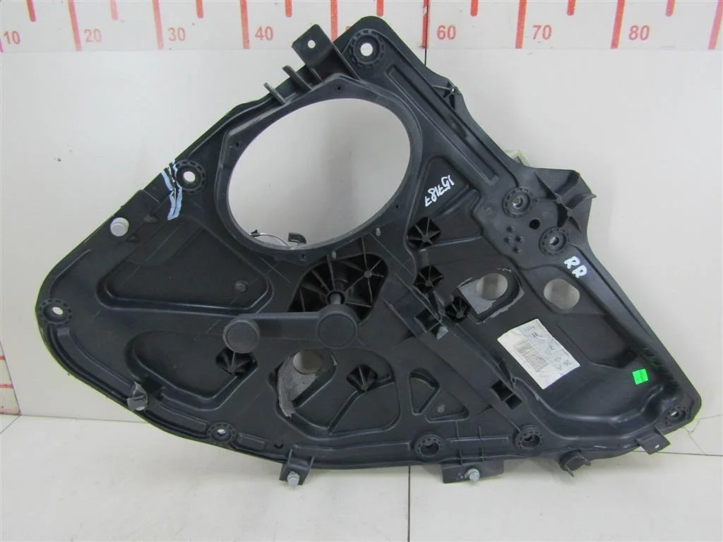 Стеклоподъемник механ. задний правый Ford Fusion 2002-2012  [1449293]  1.6 16V FYJC  в Вологде