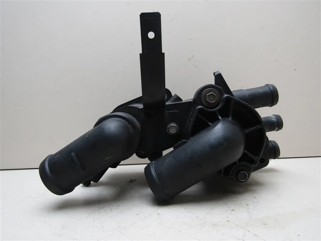 Корпус термостата VW Polo 2001-2009  [032121111AP]  1.4 в Вологде