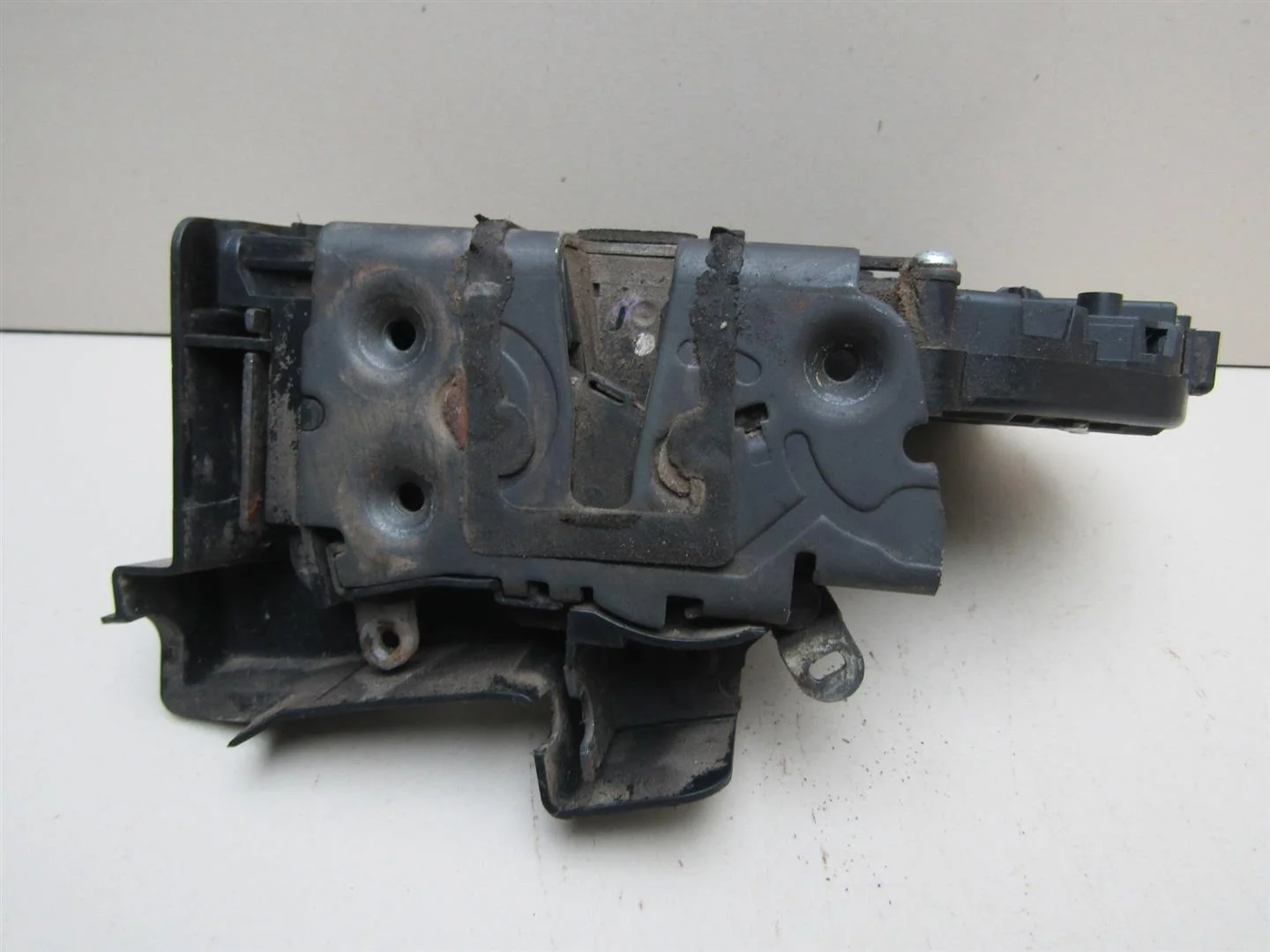 Замок двери передней левой Ford Focus II 2005-2008  [4892459]  1.6 16V HWDA в Вологде