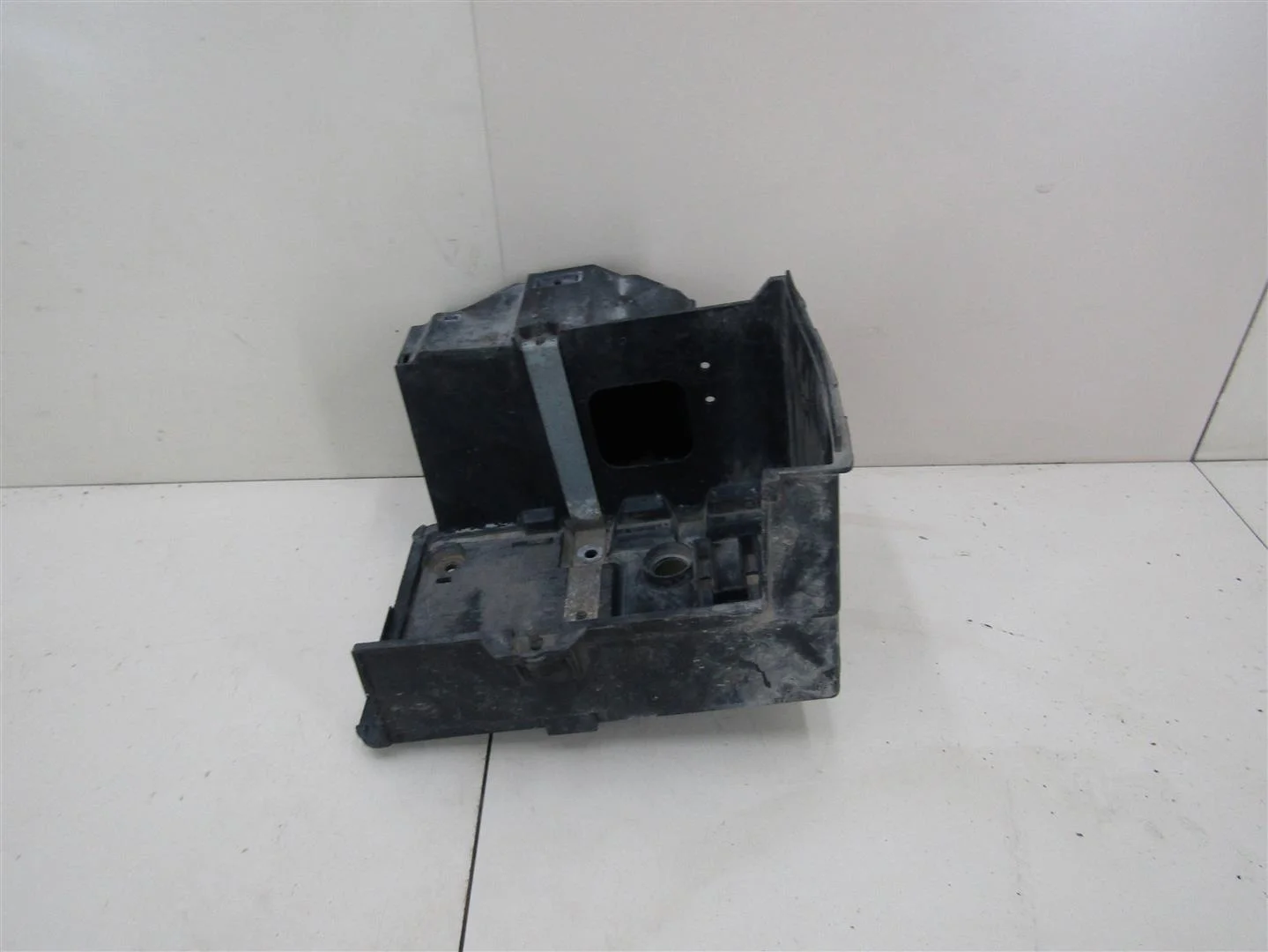 Крепление АКБ (корпус/подставка) Ford Focus II 2005-2008  [1402455]  1.6 16V HWDA в Вологде