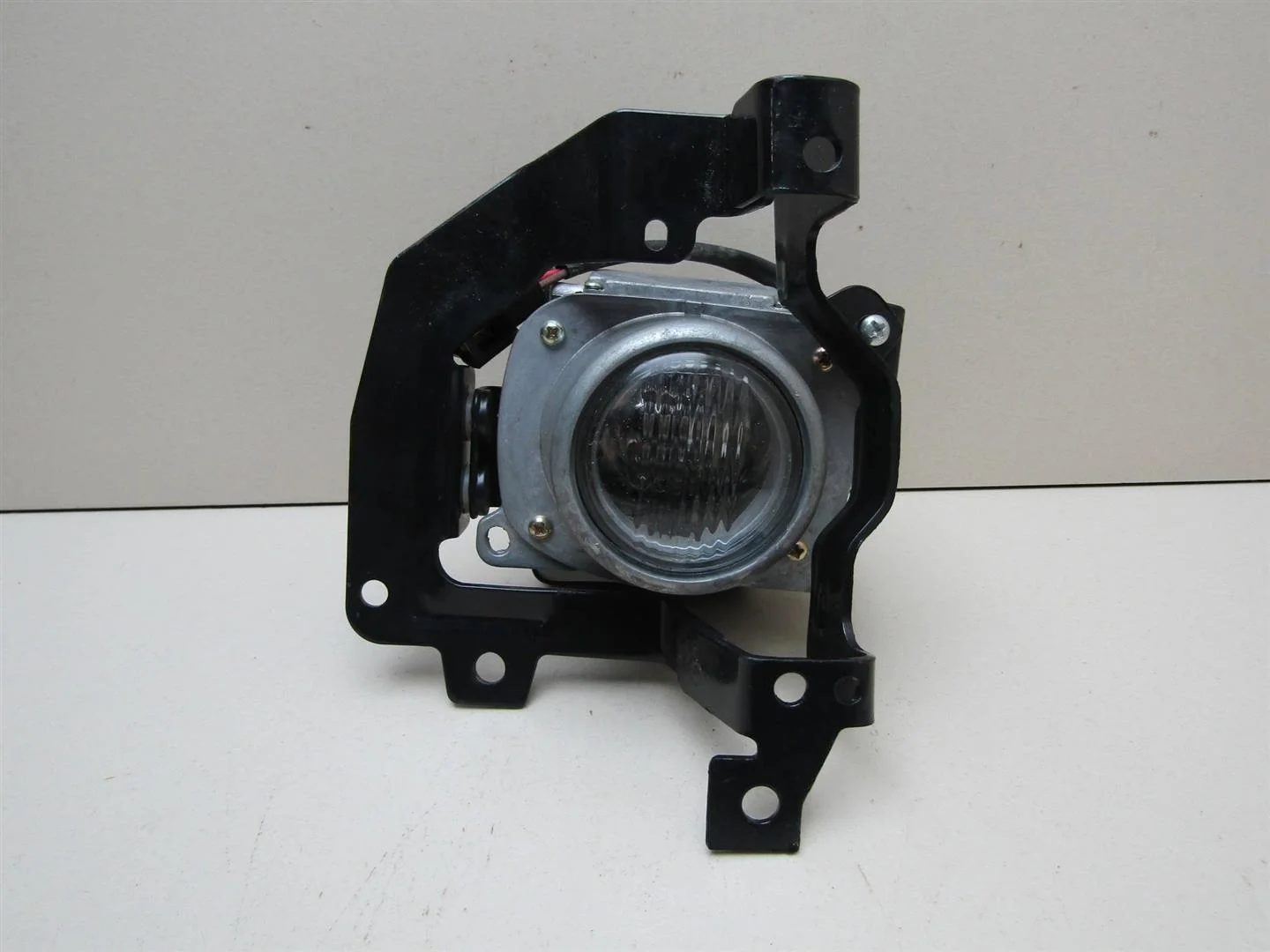 Фара противотуманная левая Mitsubishi Lancer (CS) 2003-2006  [MN154901]  в Вологде