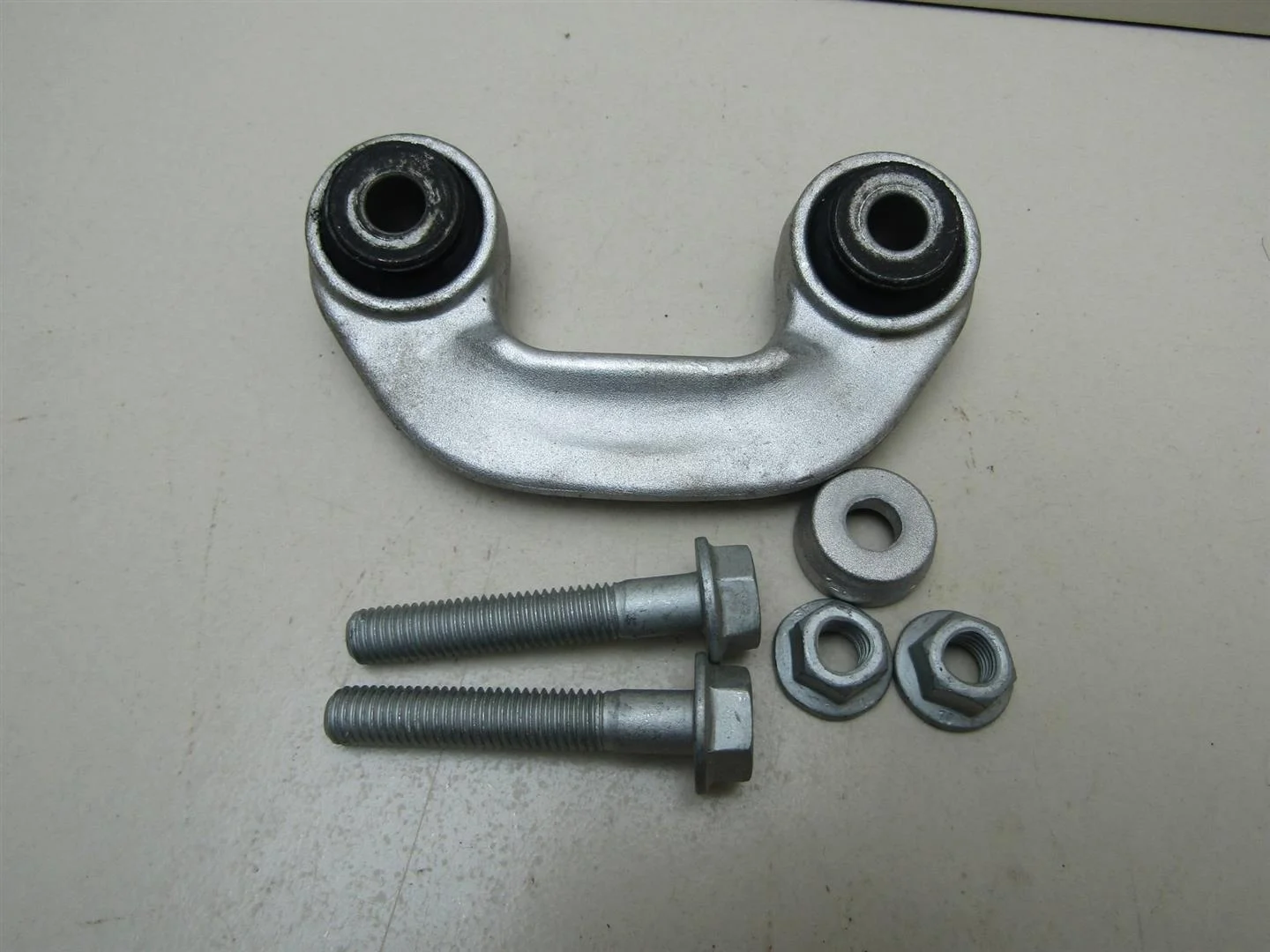 Стойка переднего стабилизатора Audi A6 (C5) 1997-2004  [4D0411317J]  в Вологде