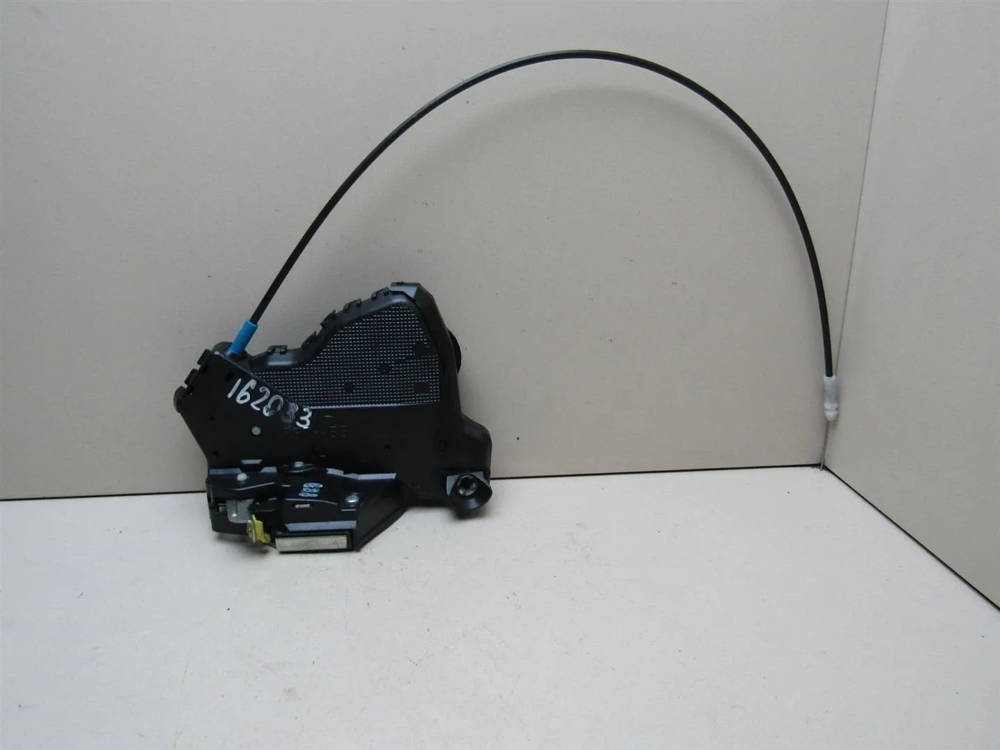 Замок двери передней левой Toyota Avensis II 2003-2008  [6904002152]  в Вологде