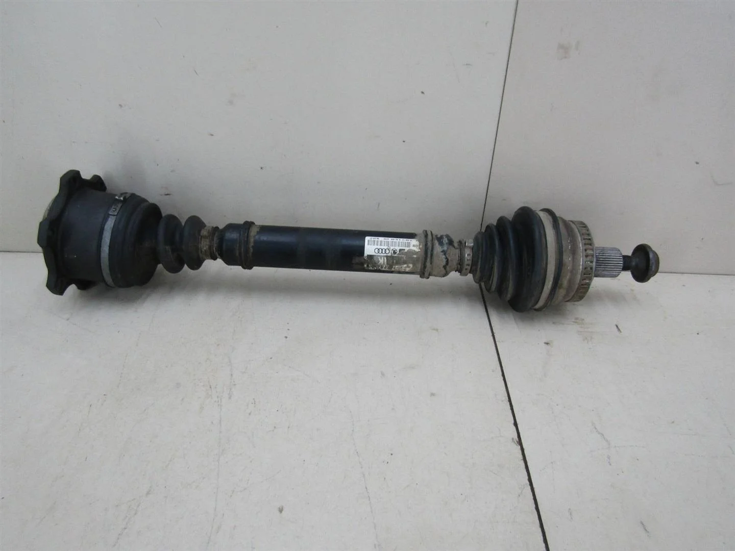 Полуось передняя левая Audi A4 (B5) 1994-2002  [8D0407271AK]  1.8T AWM в Вологде