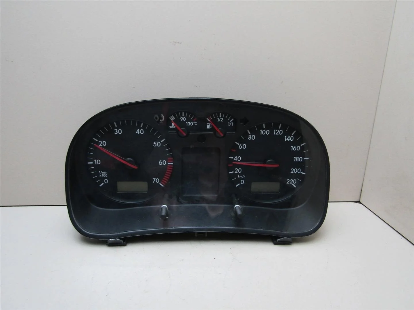Панель приборов VW Golf IV \Bora 1997-2005  [1J0920802]  1.4 в Вологде