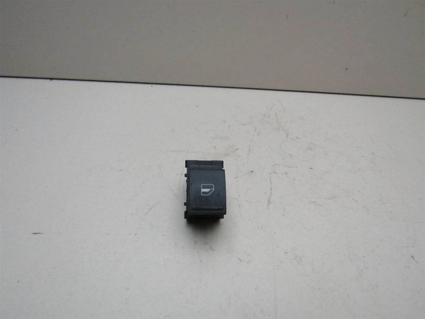 Кнопка стеклоподъемника VW Golf Plus 2005-2014  [7L6959855B]  в Вологде