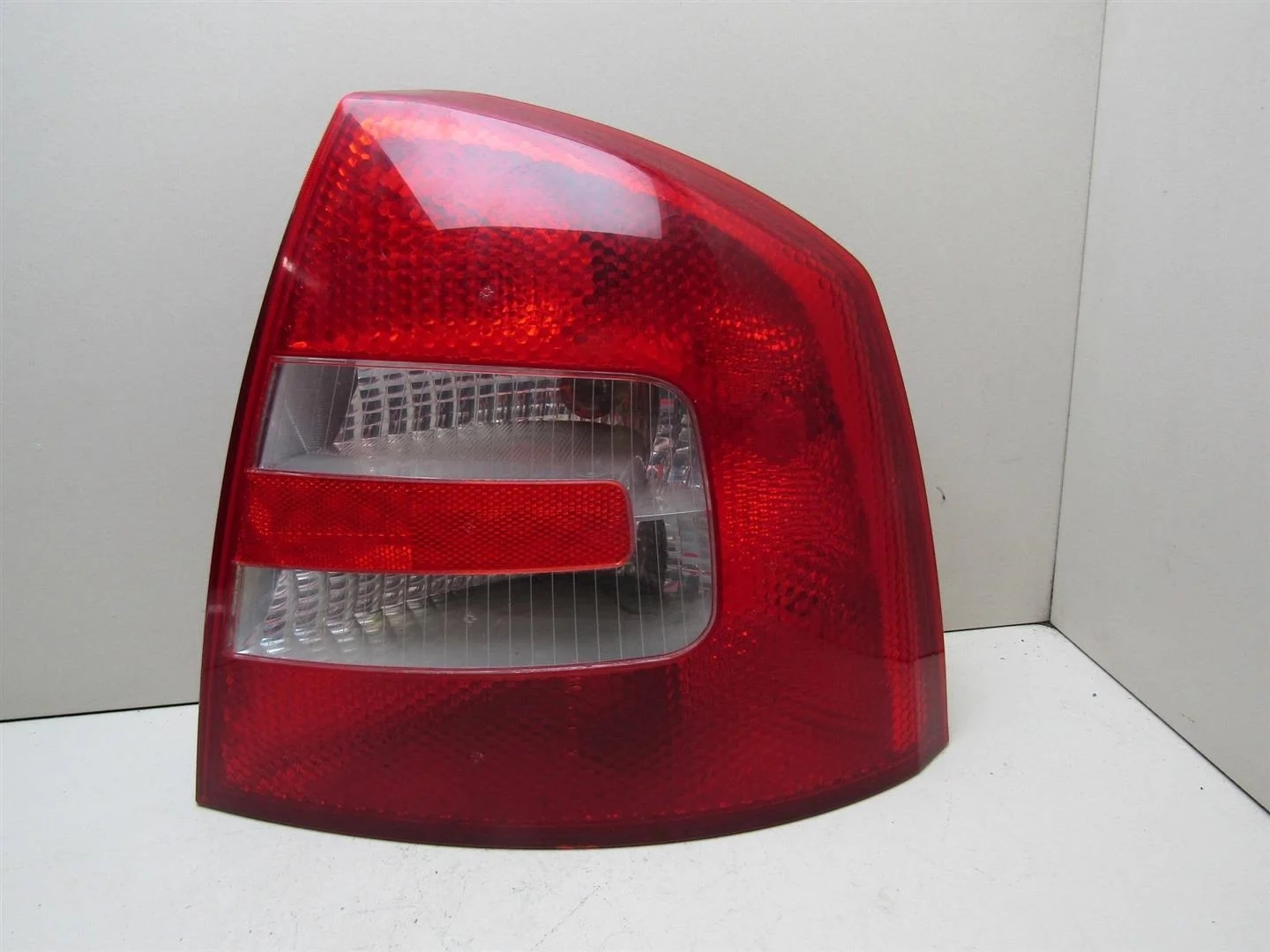 Фонарь задний правый Skoda Octavia (A5 1Z-) 2004-2013  [1Z5945112A]  в Вологде