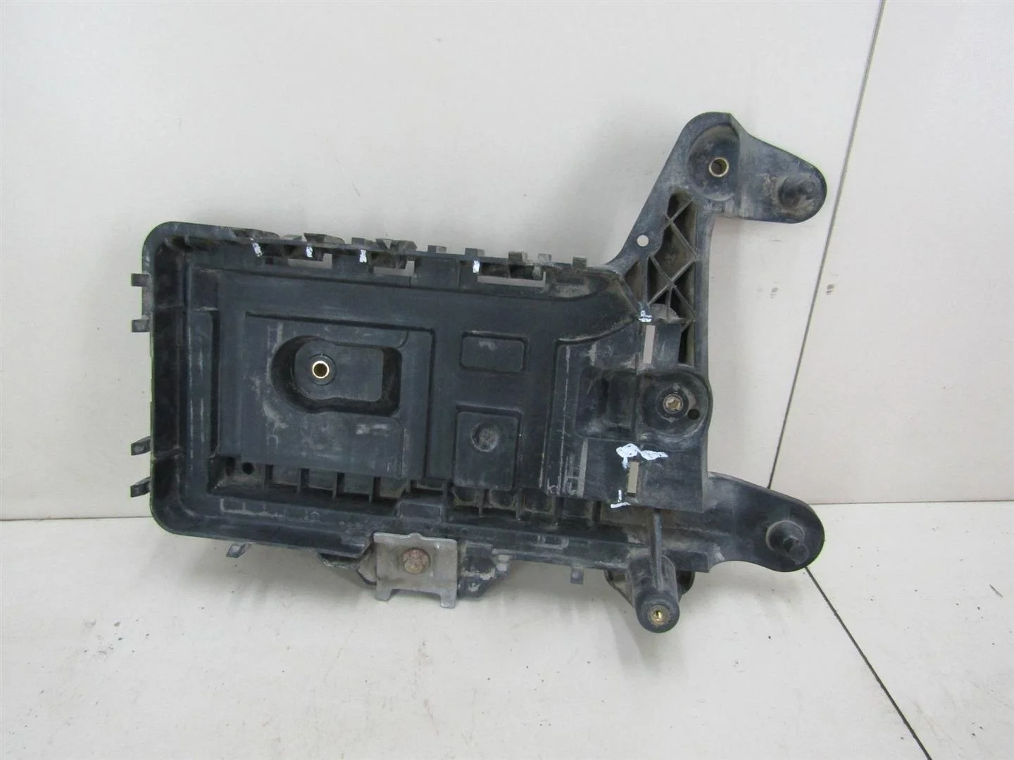 Крепление АКБ (корпус/подставка) Skoda Octavia (A5 1Z-) 2004-2013  [1K0915333H]  1.6 8V BSE в Вологде
