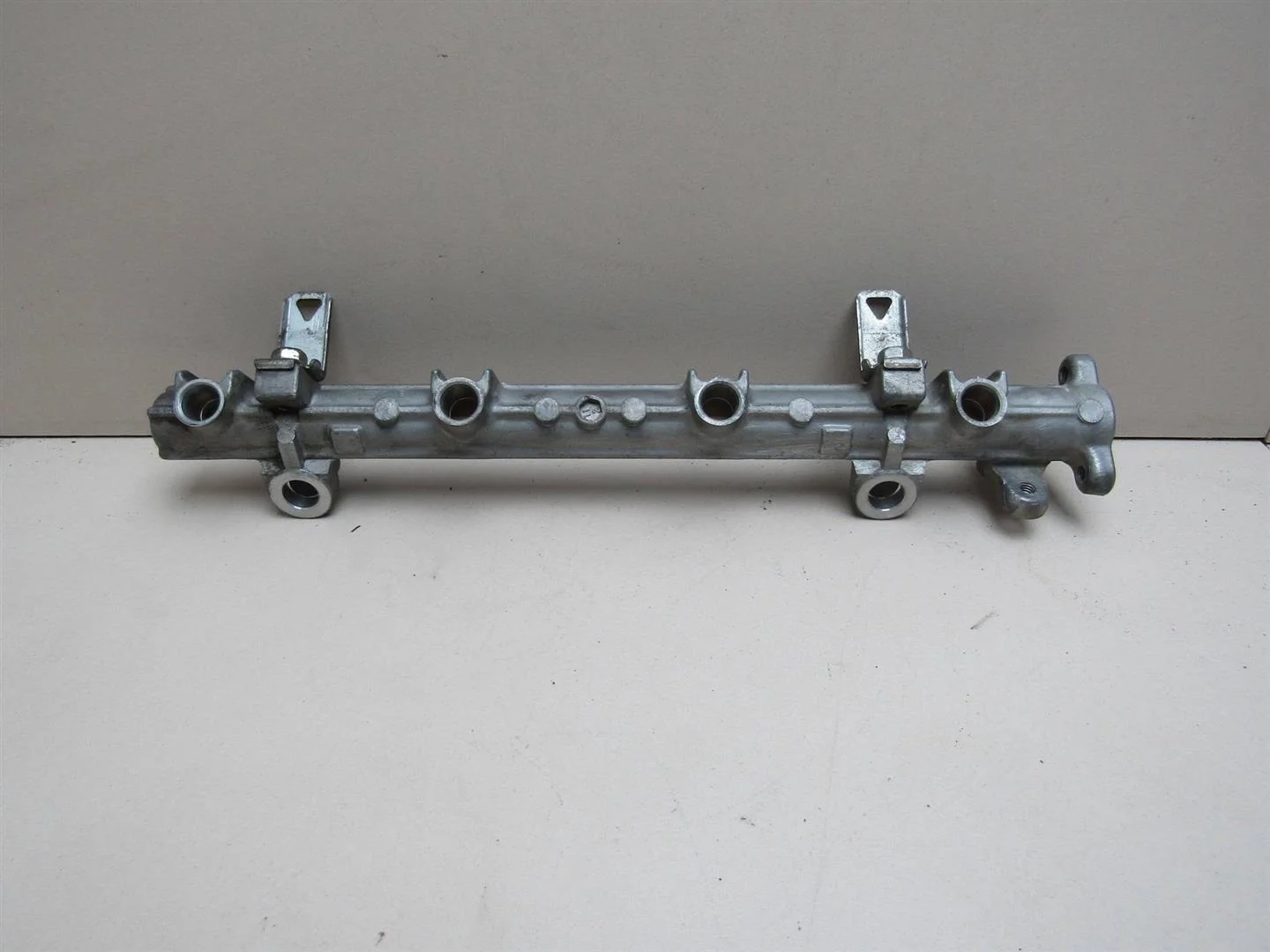 Рейка топливная (рампа) Mitsubishi Lancer (CS) 2003-2006  [MR420461]  1.6 16V 4G18 в Вологде