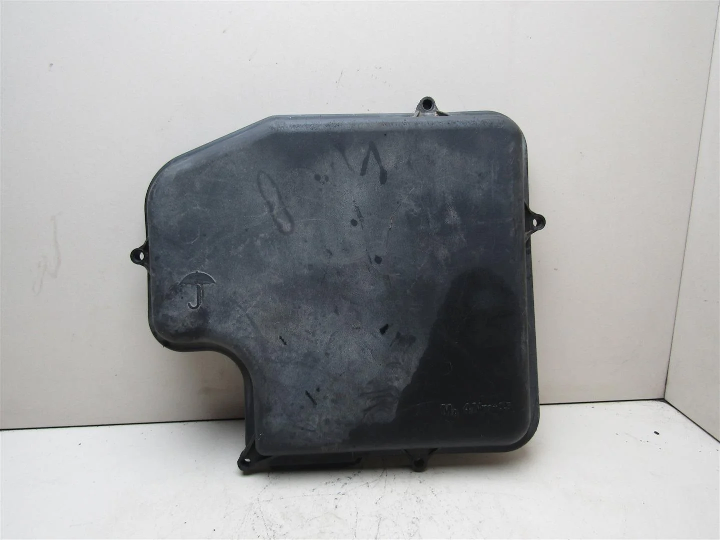 Крышка блока предохранителей VW Passat (B5+) 2000-2005  [8D1907613A]  в Вологде