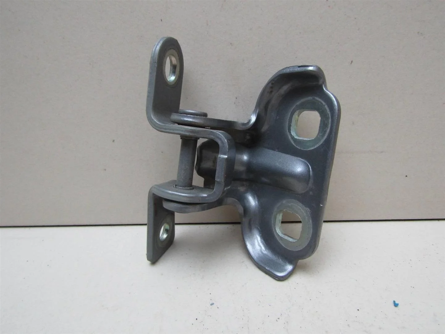 Петля двери задней Chevrolet Aveo (T300) 2011-2015  [95493873]  1.6 16V F16D4 в Вологде