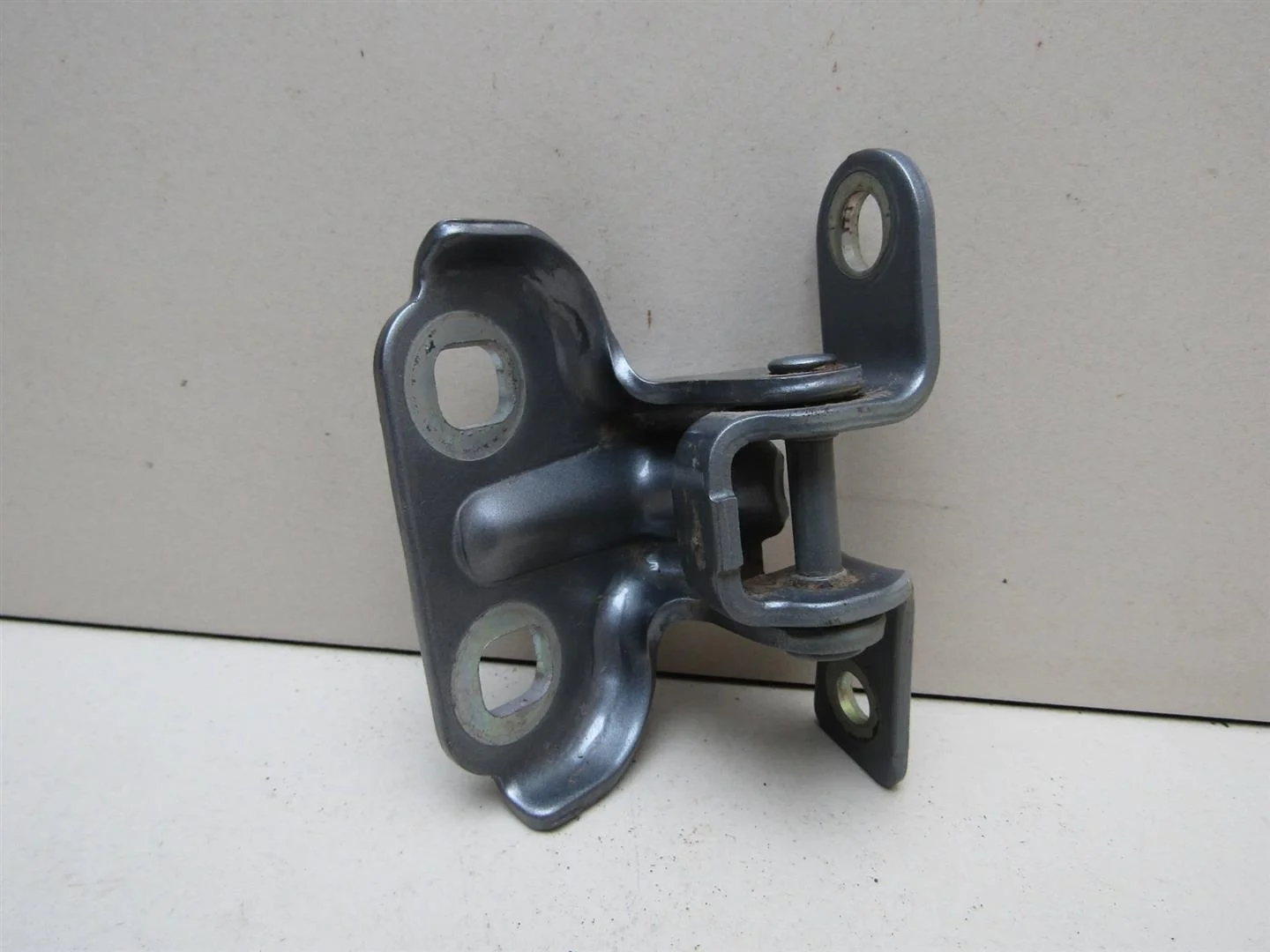 Петля двери задней Chevrolet Aveo (T300) 2011-2015  [95493874]  1.6 16V F16D4 в Вологде