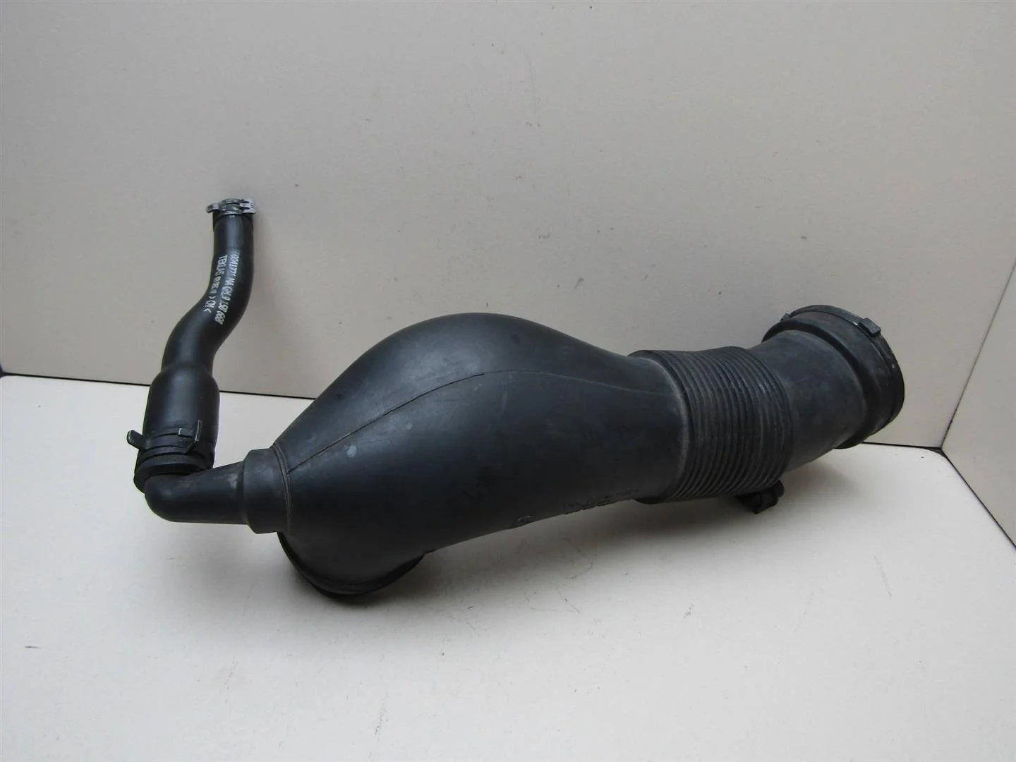 Патрубок воздушного фильтра Opel Astra H \ Family 2004-2015  [9158710]  1.8 Z18XE в Вологде