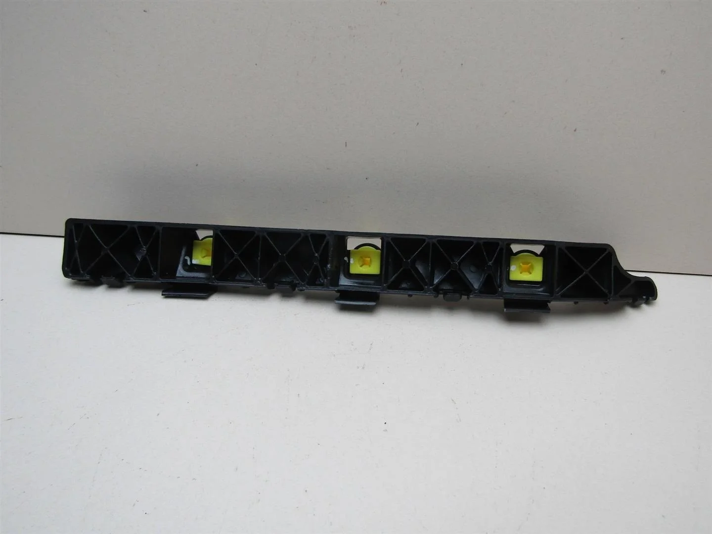 Кронштейн заднего бампера правый Hyundai Solaris 2010-2017  [866141R200]  в Вологде