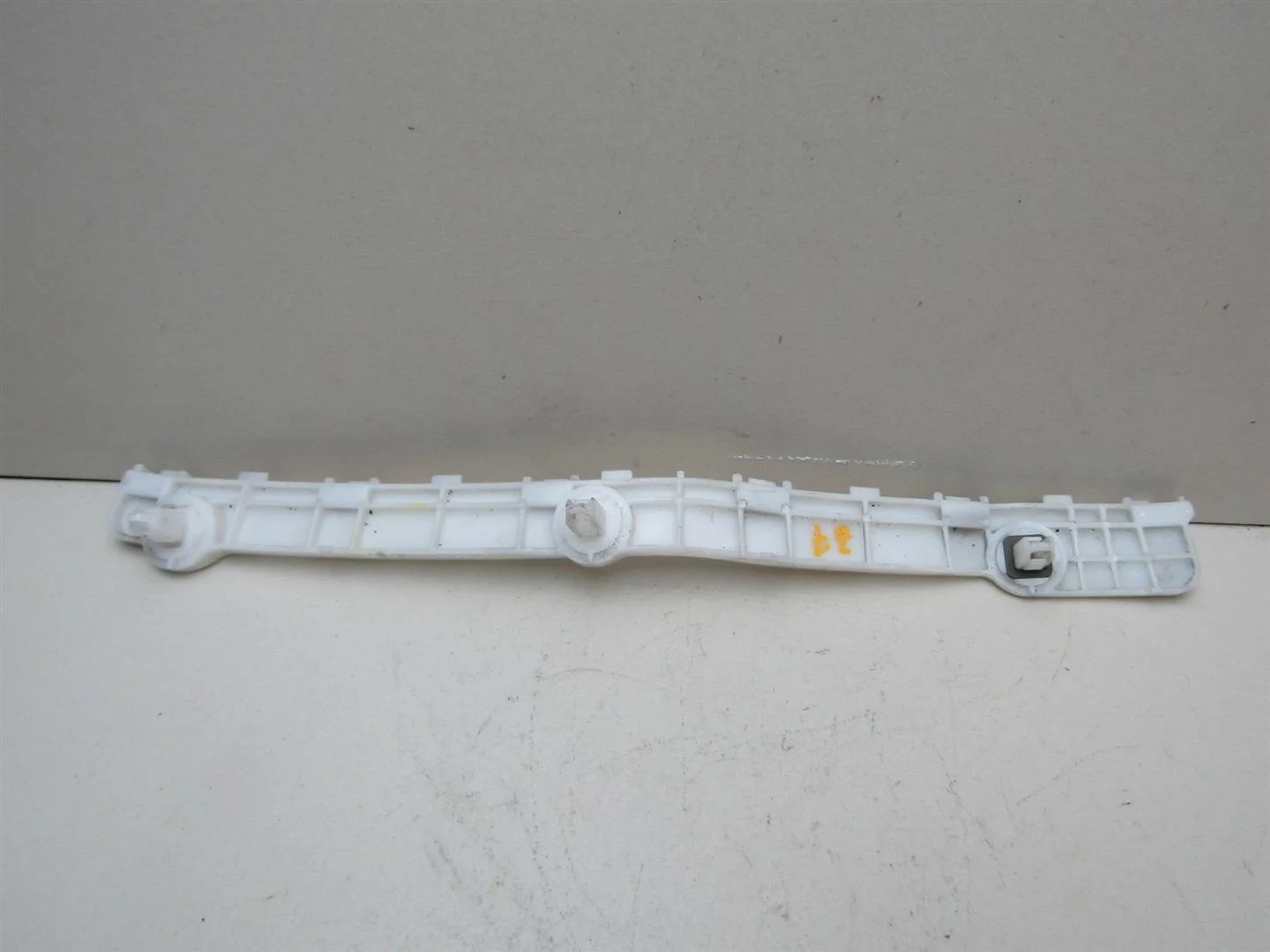 Направляющая заднего бампера левая Mitsubishi Outlander XL (CW) 2006-2012  [6410A221]  2.4 в Вологде