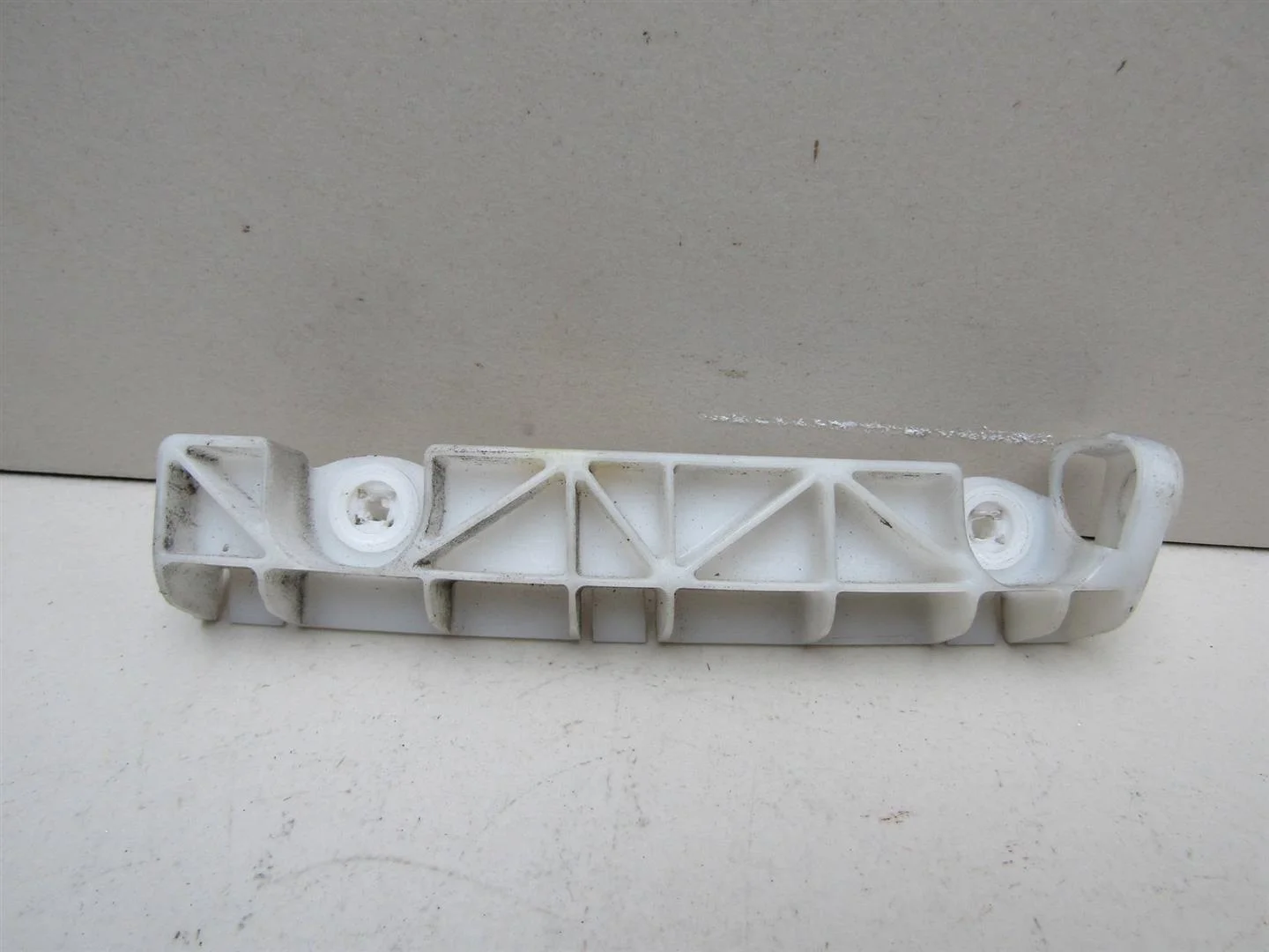 Направляющая заднего бампера правая Mitsubishi Outlander XL (CW) 2006-2012  [6410A066]  2.4 в Вологде