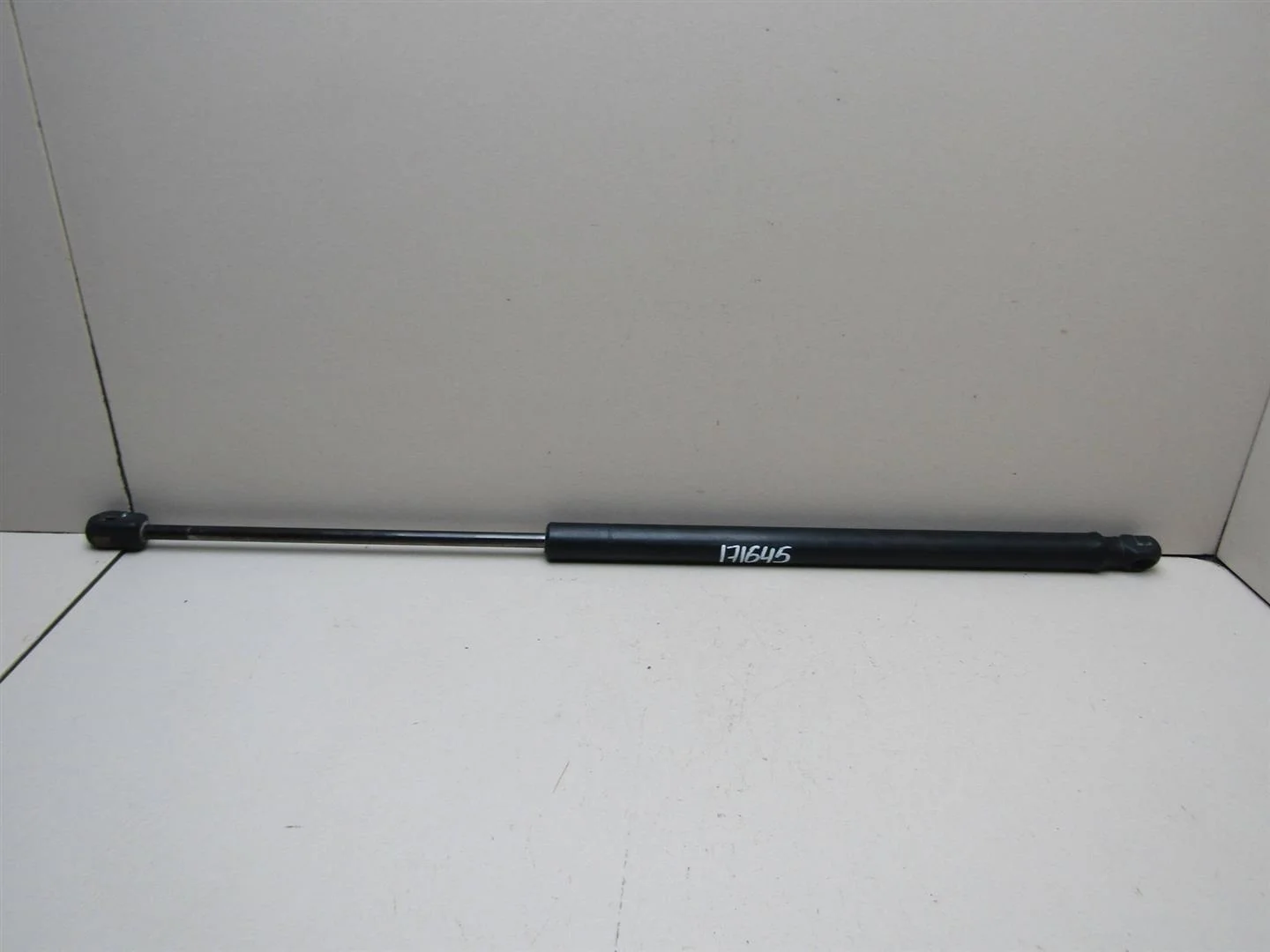 Амортизатор двери багажника Kia Sorento (JC) 2002-2009  [817813E020]  3.5 V6 G6CU в Вологде