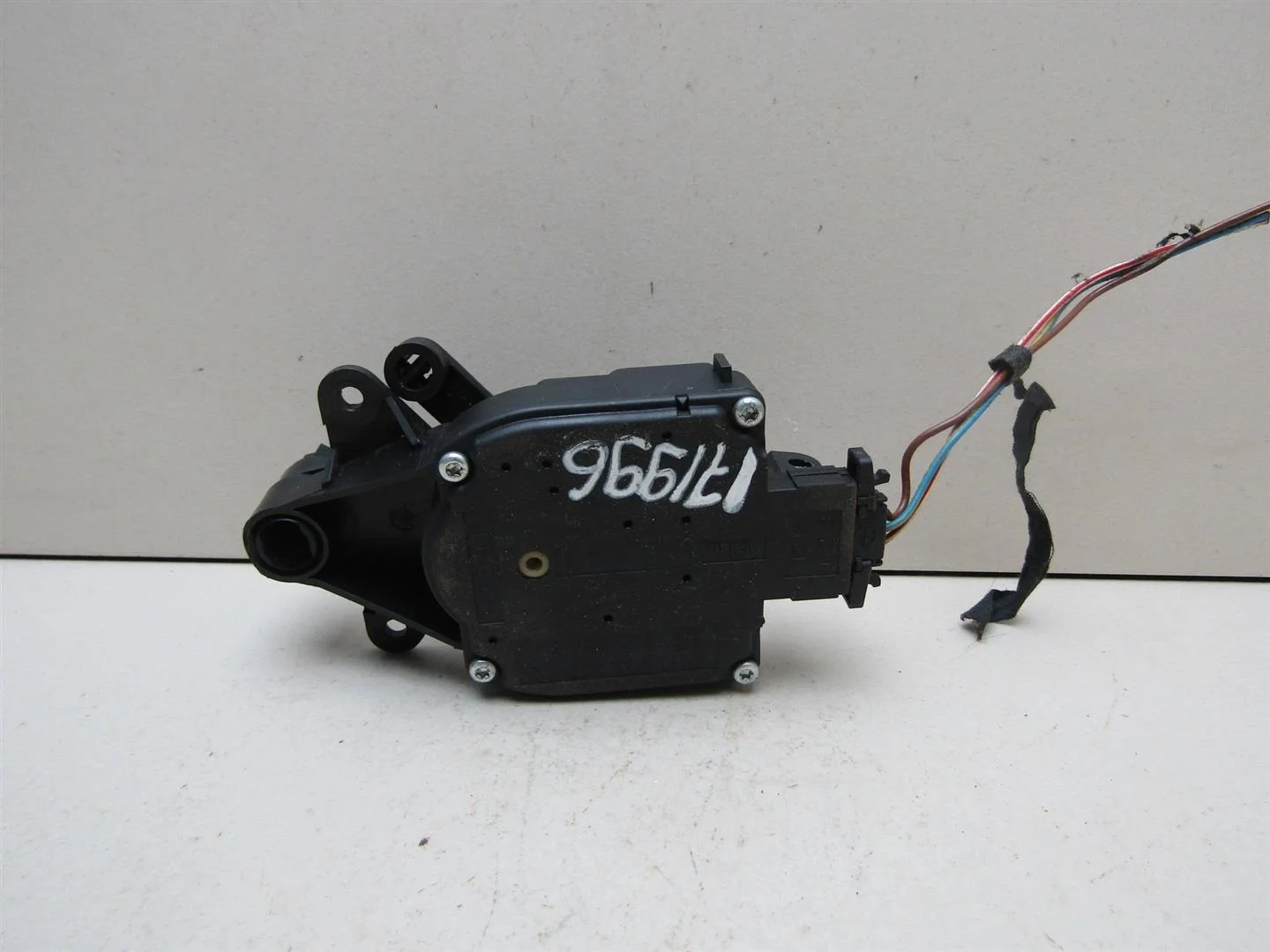 Моторчик заслонки печки Seat Leon (1M1) 1999-2006  [1J0907511]  1.4 AXP в Вологде