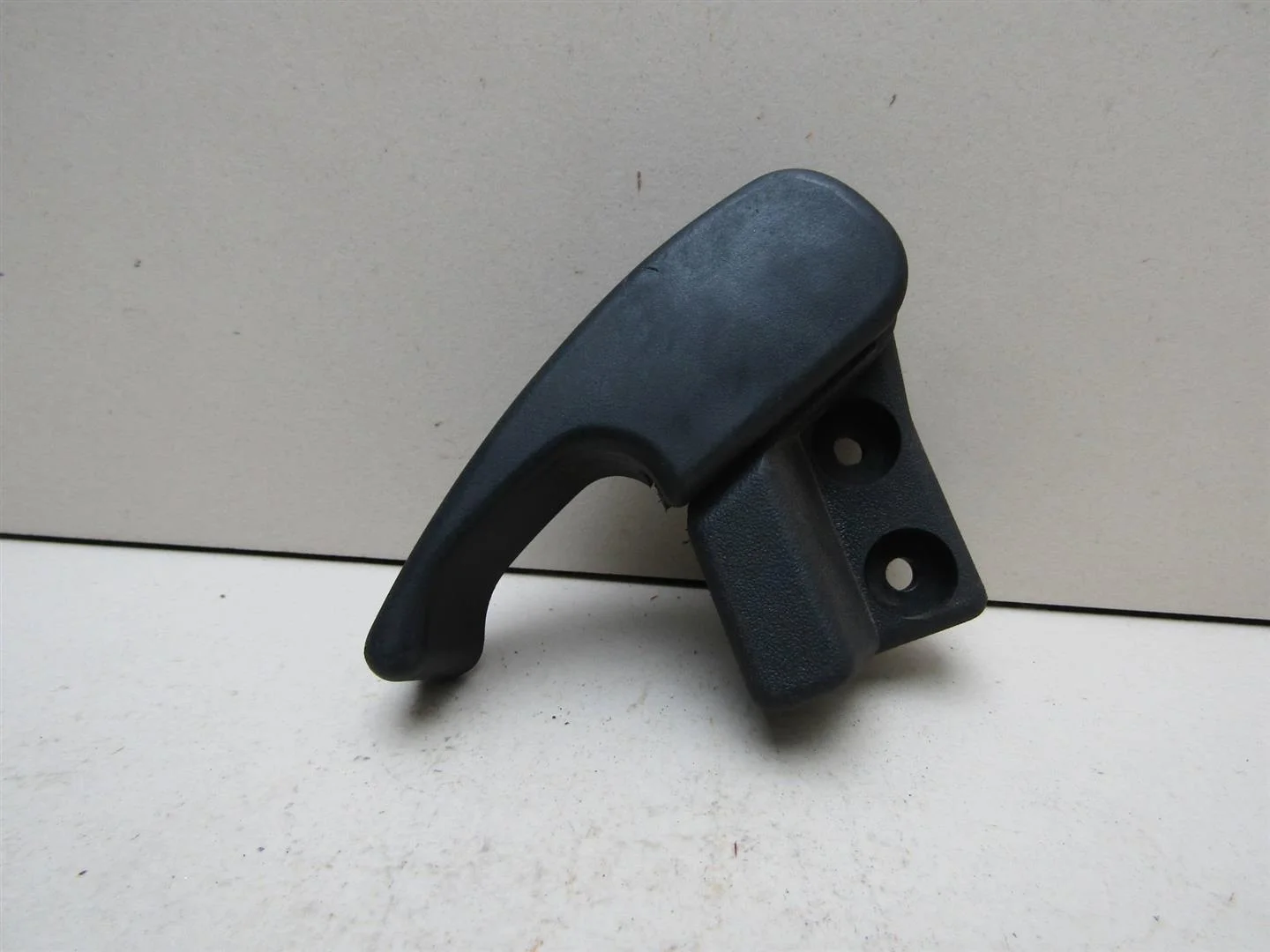 Ручка открывания капота Seat Leon (1M1) 1999-2006  [1H1823533]  1.4 AXP в Вологде