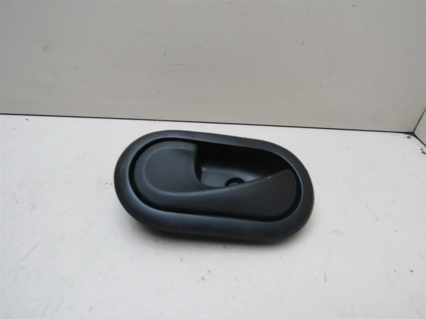 Ручка двери внутренняя левая Renault Duster 2012-2021  [8200733848]  1.6  H4M D 430   в Вологде