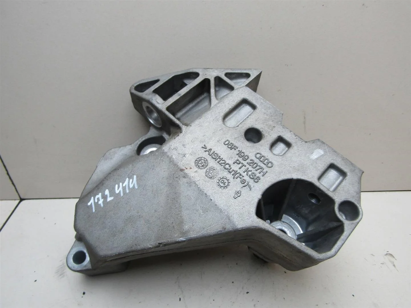 Кронштейн двигателя правый VW Passat (B6) 2005-2010  [06F199207H]  в Вологде