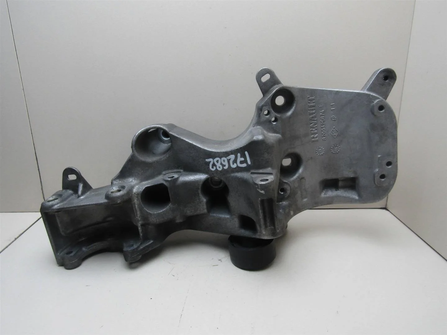 Кронштейн генератора Renault Laguna II 2001-2008  [688304373R]  1.6 16V K4M в Вологде