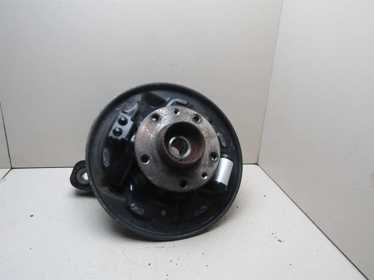 Кулак поворотный задний правый Renault Duster 2012-2021  [430188668R]  1.6  H4M D 430   в Вологде