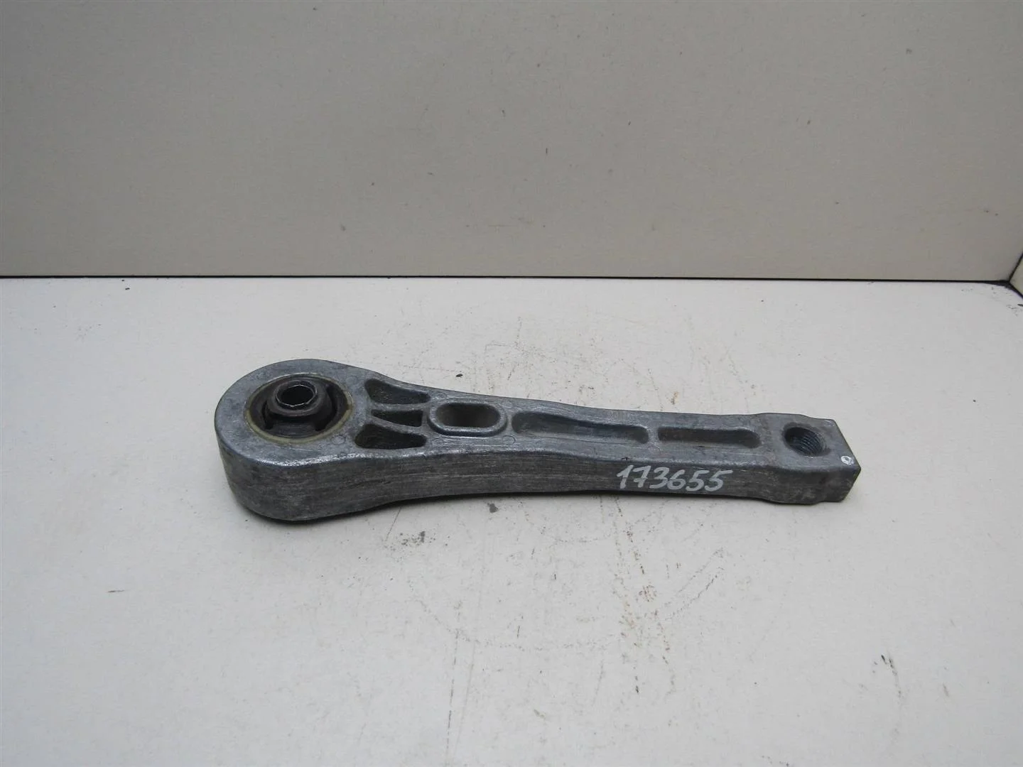 Опора двигателя задняя VW Passat (B6) 2005-2010  [3C0199855A]  в Вологде