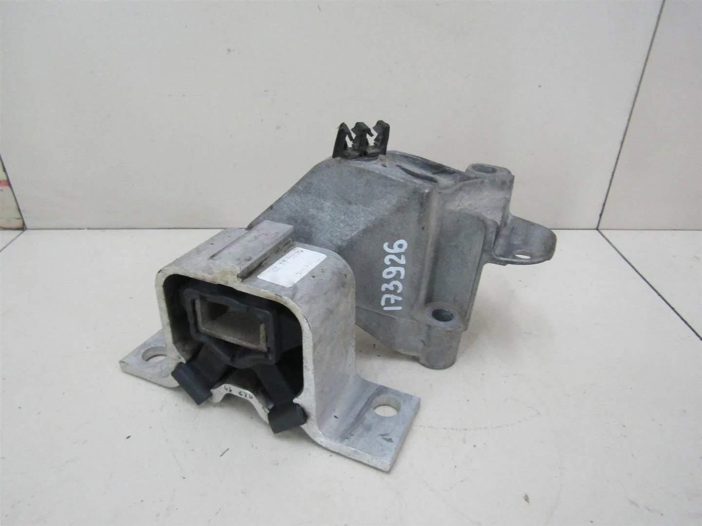 Опора двигателя правая Renault Sandero 2014-нв  [112846423R]  1.6 K4M845 в Вологде