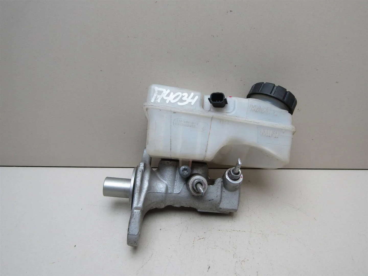 Цилиндр тормозной главный Renault Sandero 2014-нв  [460111938R]  1.6 K4M845 в Вологде