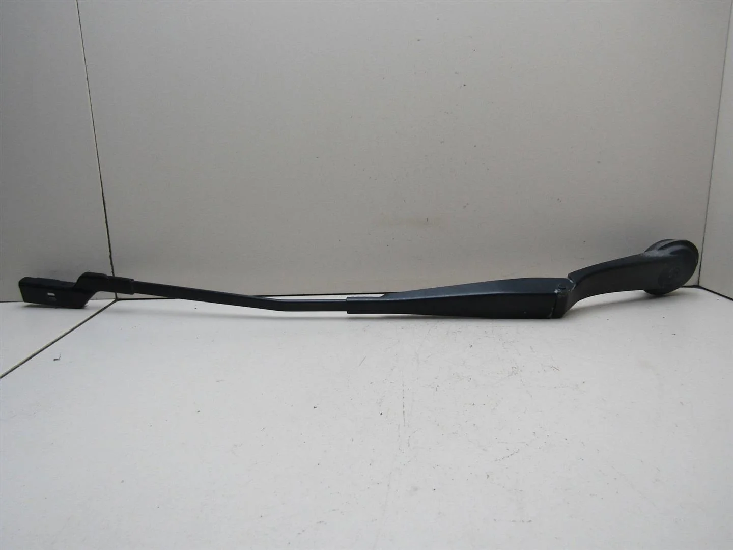 Поводок стеклоочистителя передний левый Ford Focus III 2011-2019  [1868602]  1.6 IQDB в Вологде